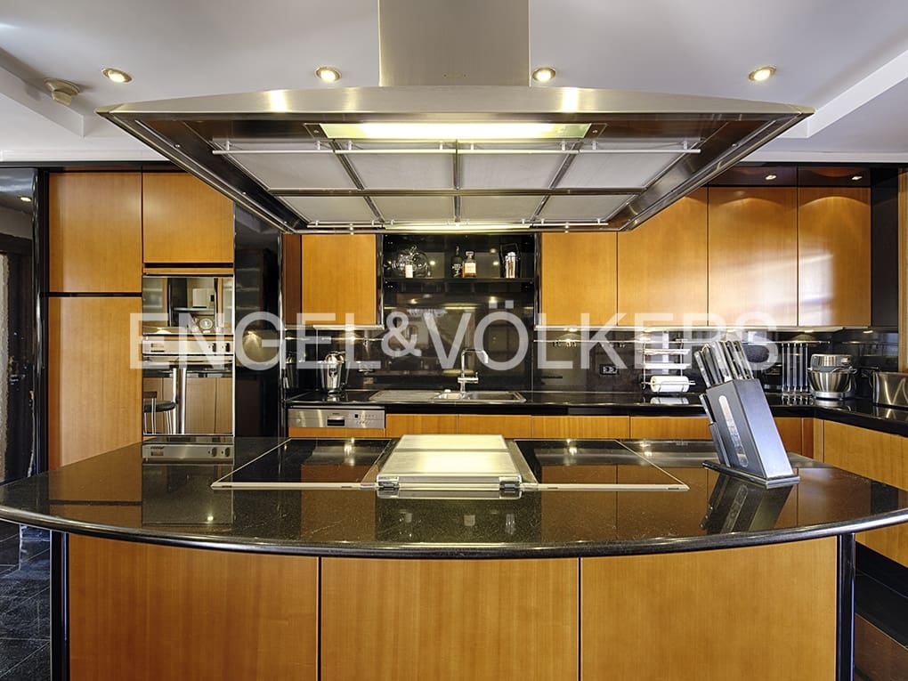 5 soveværelse Villa til salg i Empuriabrava med swimmingpool garage - € 4.990.000 (Ref: 9005755)