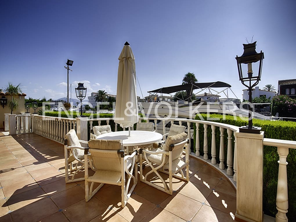 5 soveværelse Villa til salg i Empuriabrava med swimmingpool garage - € 4.990.000 (Ref: 9005755)