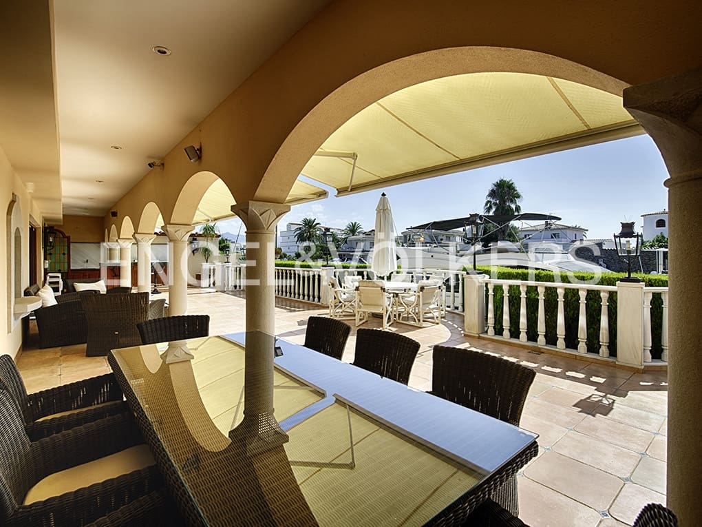 5 soveværelse Villa til salg i Empuriabrava med swimmingpool garage - € 4.990.000 (Ref: 9005755)