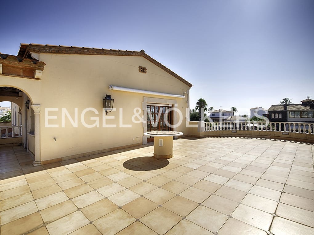 5 soveværelse Villa til salg i Empuriabrava med swimmingpool garage - € 4.990.000 (Ref: 9005755)