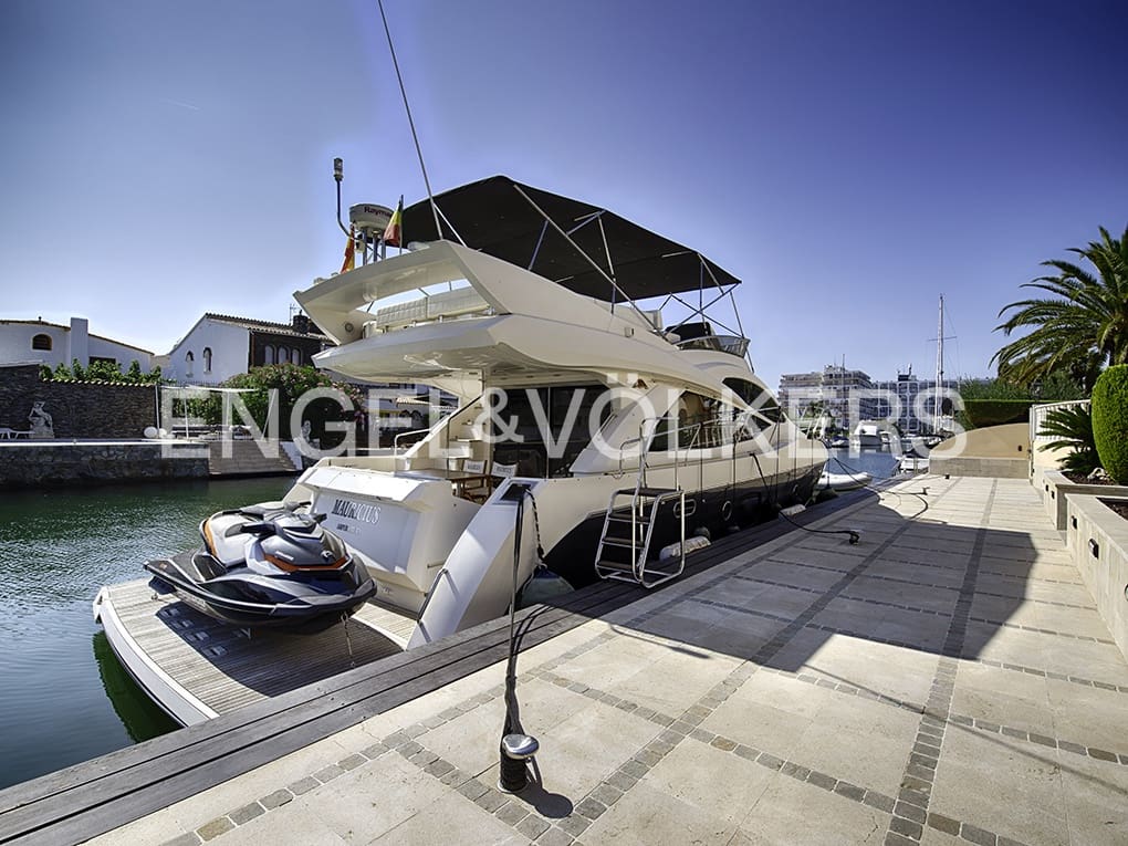 5 soveværelse Villa til salg i Empuriabrava med swimmingpool garage - € 4.990.000 (Ref: 9005755)