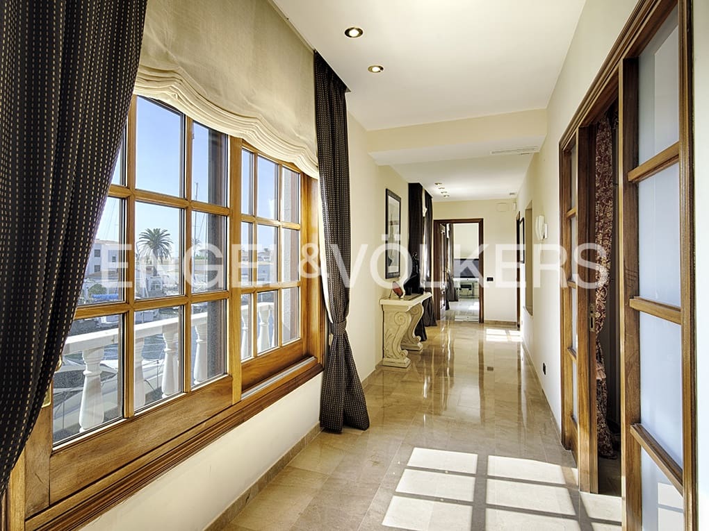 5 soveværelse Villa til salg i Empuriabrava med swimmingpool garage - € 4.990.000 (Ref: 9005755)