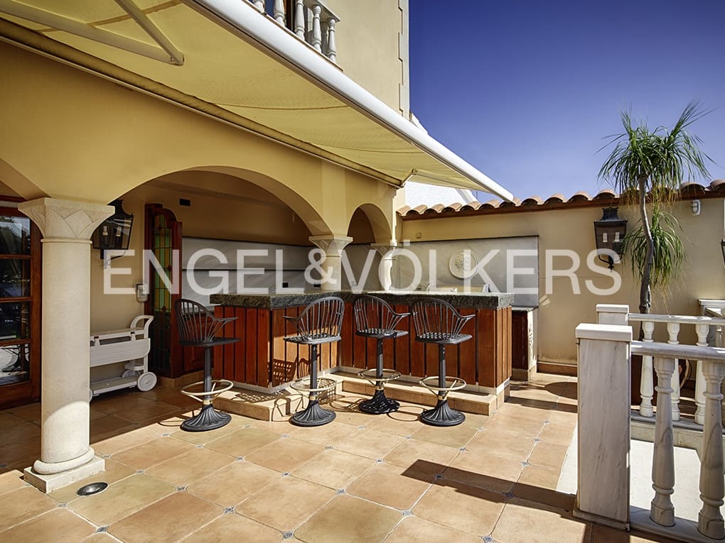 5 soveværelse Villa til salg i Empuriabrava med swimmingpool garage - € 4.990.000 (Ref: 9005755)