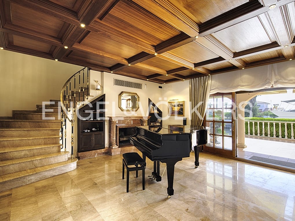 5 soveværelse Villa til salg i Empuriabrava med swimmingpool garage - € 4.990.000 (Ref: 9005755)