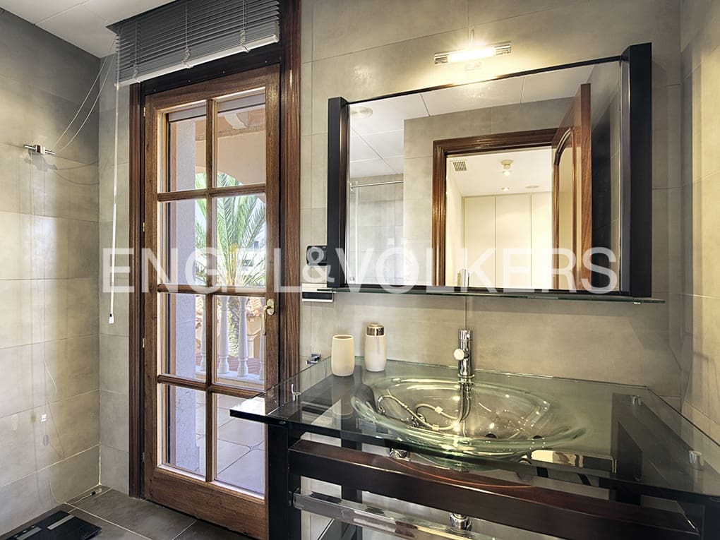 5 soveværelse Villa til salg i Empuriabrava med swimmingpool garage - € 4.990.000 (Ref: 9005755)