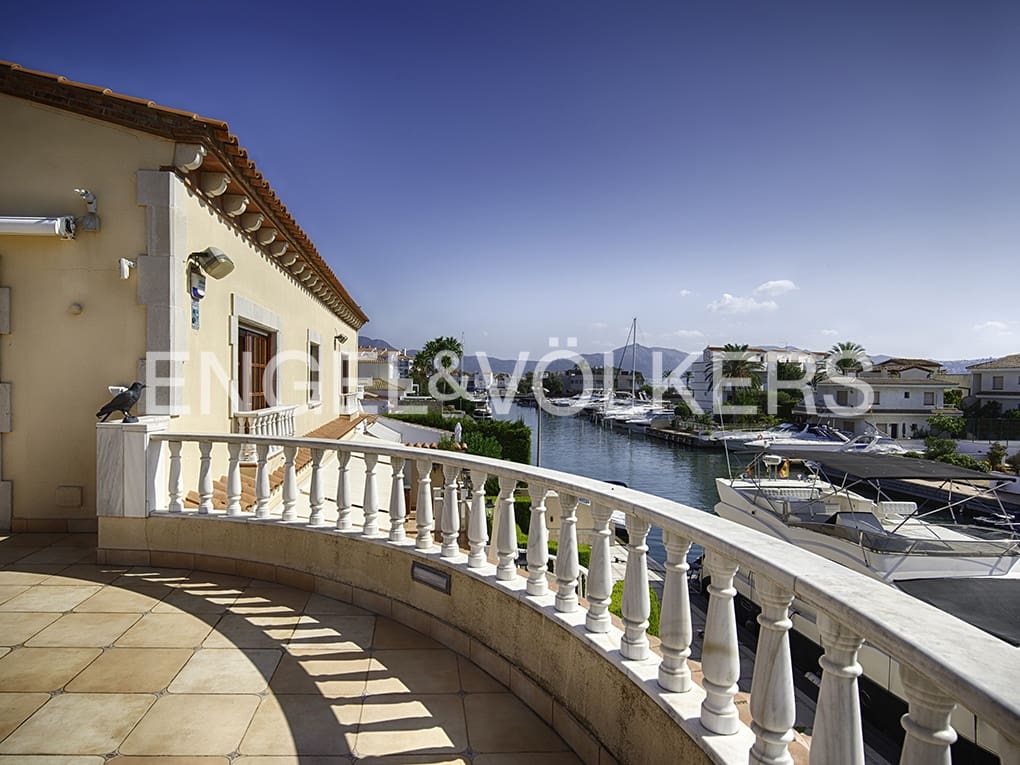 5 soveværelse Villa til salg i Empuriabrava med swimmingpool garage - € 4.990.000 (Ref: 9005755)