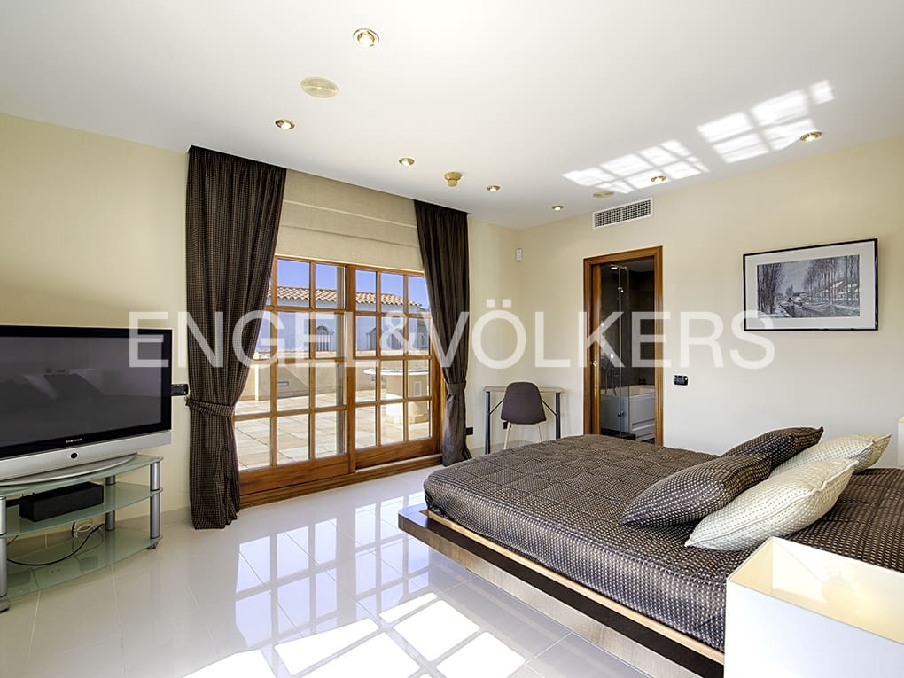 5 soveværelse Villa til salg i Empuriabrava med swimmingpool garage - € 4.990.000 (Ref: 9005755)