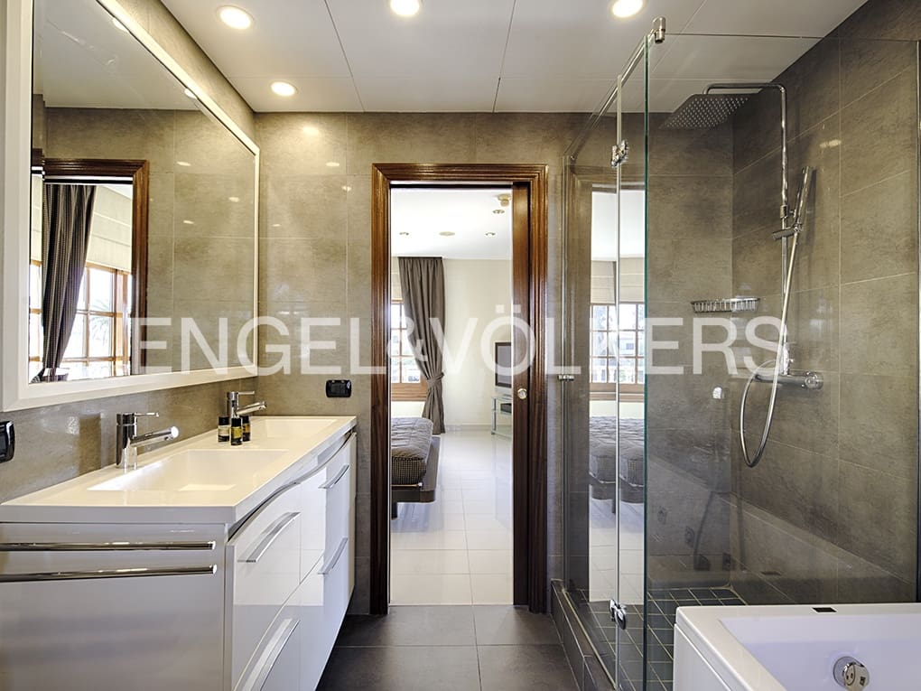 5 soveværelse Villa til salg i Empuriabrava med swimmingpool garage - € 4.990.000 (Ref: 9005755)