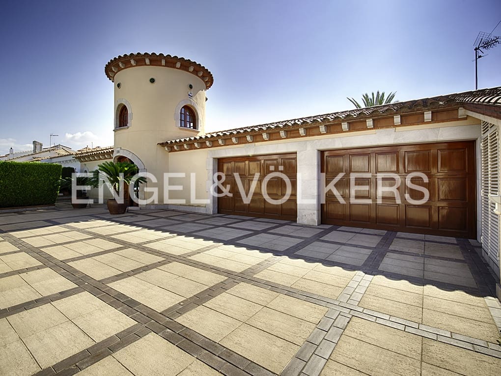 5 soveværelse Villa til salg i Empuriabrava med swimmingpool garage - € 4.990.000 (Ref: 9005755)