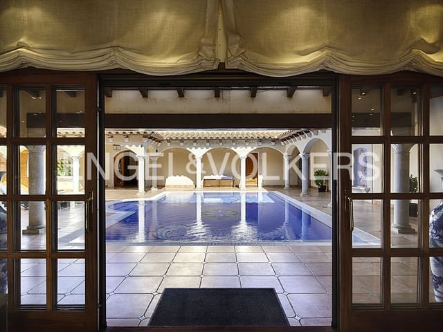 5 sypialnia Willa na sprzedaż w Empuriabrava, Castelló d'Empúries z basenem garażem - 3 995 000 € (Ref: 9005755)