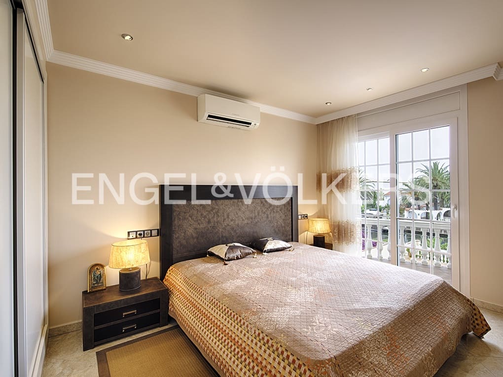 3 slaapkamer Villa te koop in Empuriabrava met zwembad garage - € 1.199.000 (Ref: 9005757)