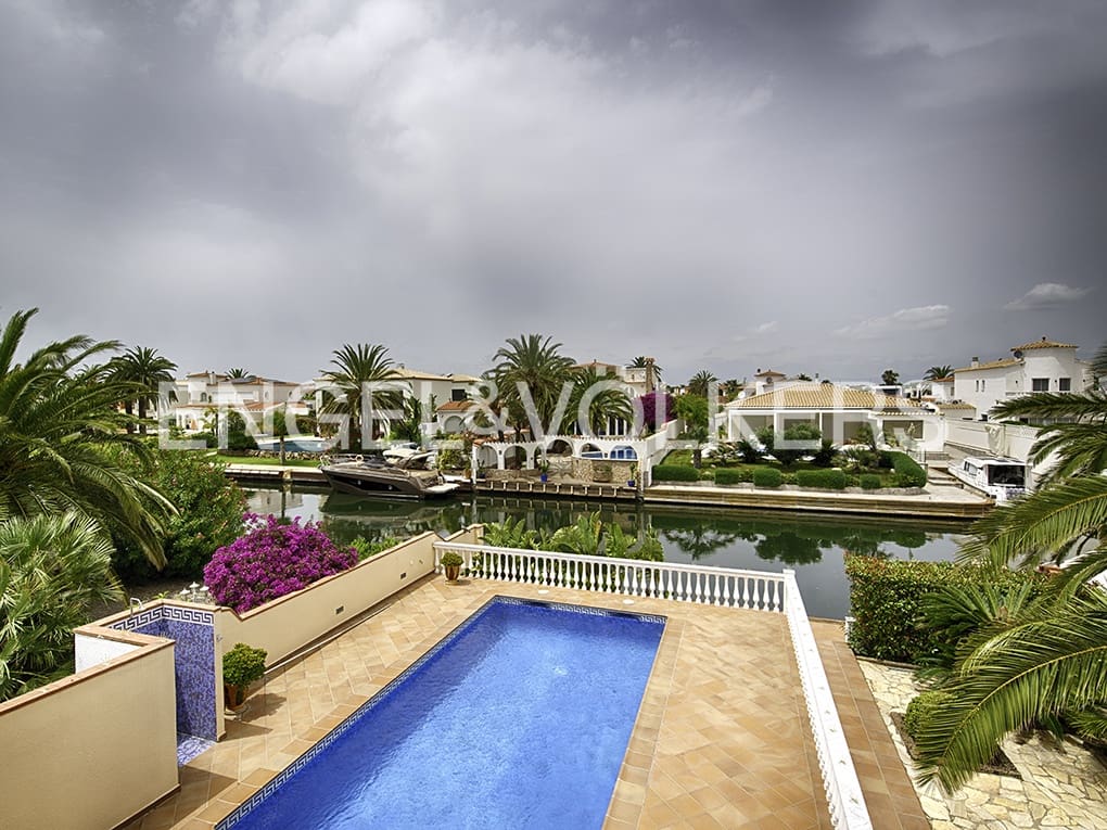 3 slaapkamer Villa te koop in Empuriabrava met zwembad garage - € 1.199.000 (Ref: 9005757)