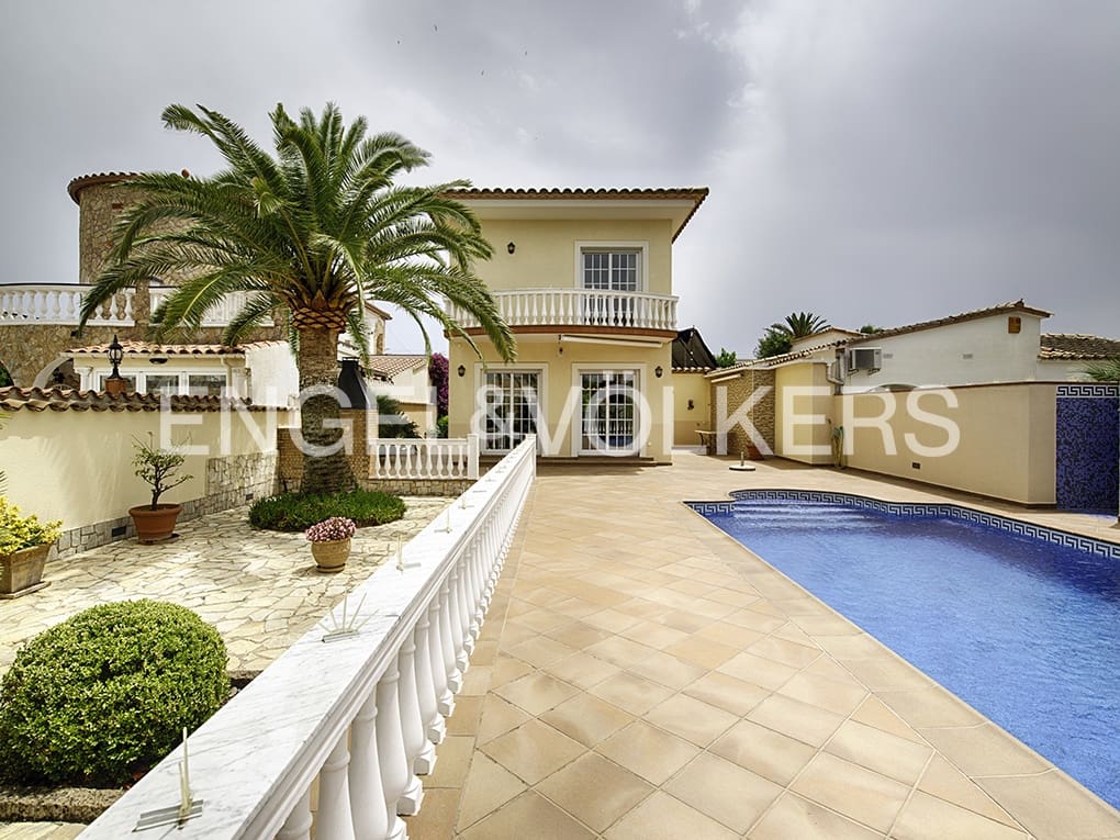 3 slaapkamer Villa te koop in Empuriabrava met zwembad garage - € 1.199.000 (Ref: 9005757)