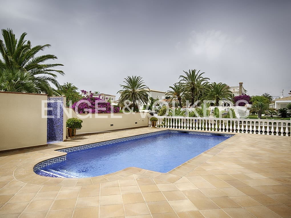 3 slaapkamer Villa te koop in Empuriabrava met zwembad garage - € 1.199.000 (Ref: 9005757)