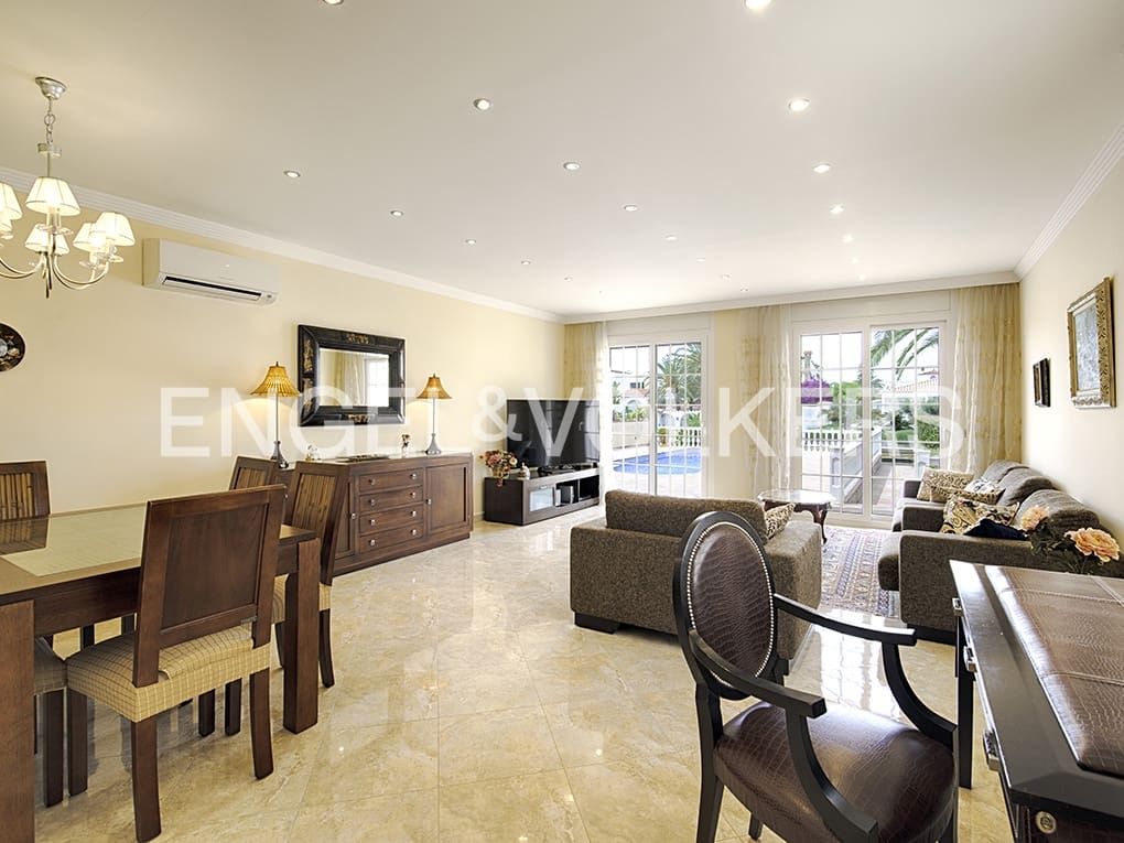 3 slaapkamer Villa te koop in Empuriabrava met zwembad garage - € 1.199.000 (Ref: 9005757)