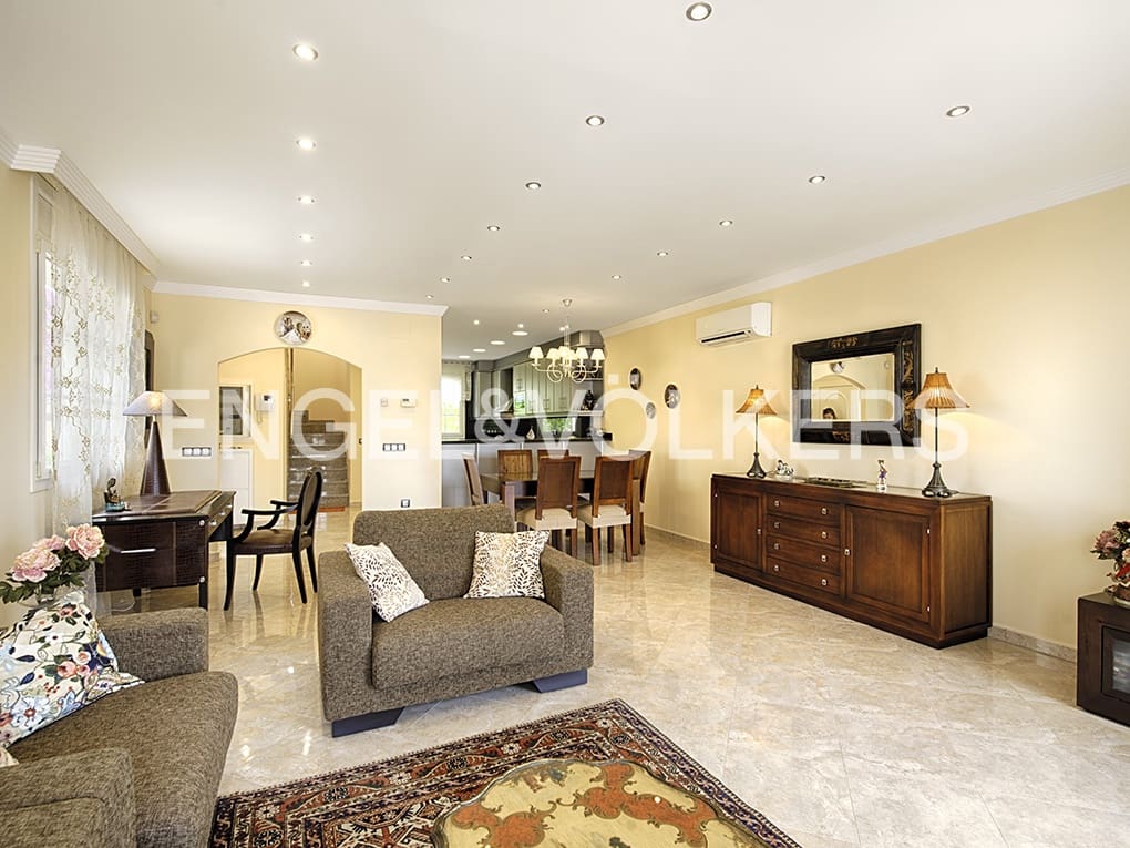 3 slaapkamer Villa te koop in Empuriabrava met zwembad garage - € 1.199.000 (Ref: 9005757)