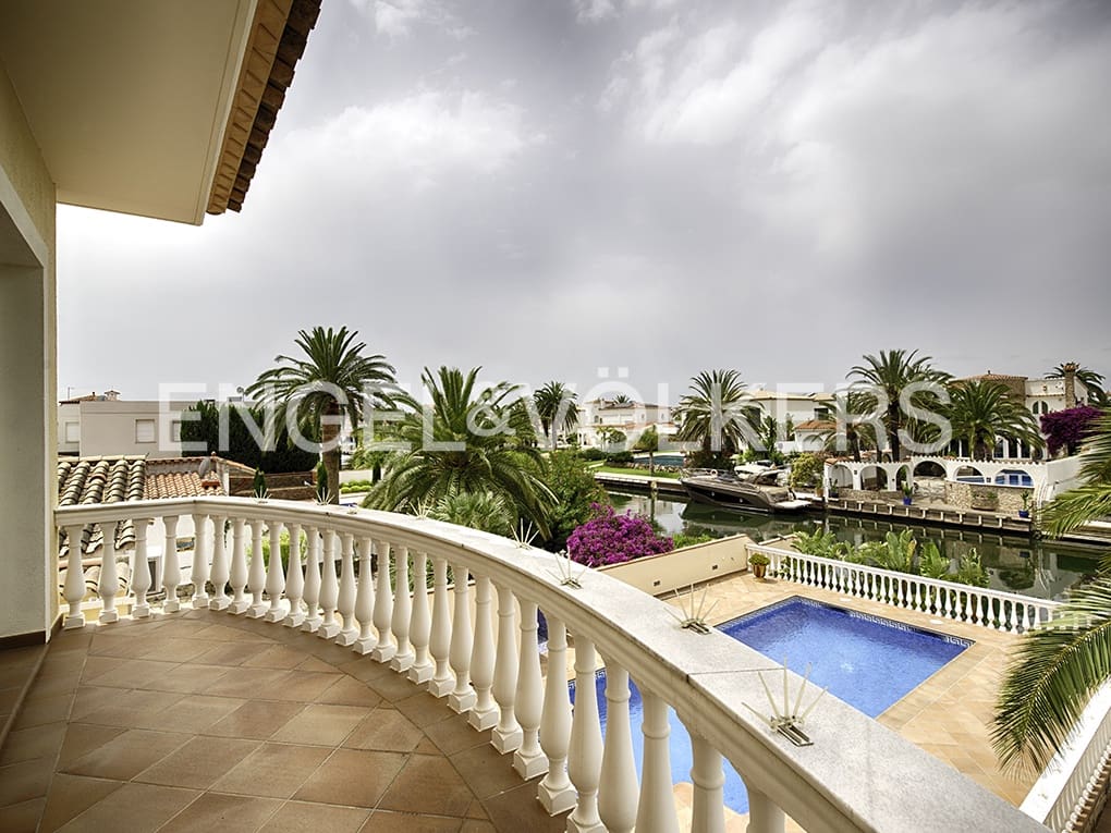 3 slaapkamer Villa te koop in Empuriabrava met zwembad garage - € 1.199.000 (Ref: 9005757)