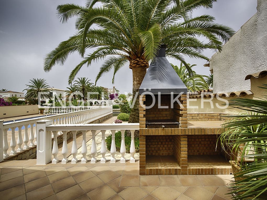 3 slaapkamer Villa te koop in Empuriabrava met zwembad garage - € 1.199.000 (Ref: 9005757)