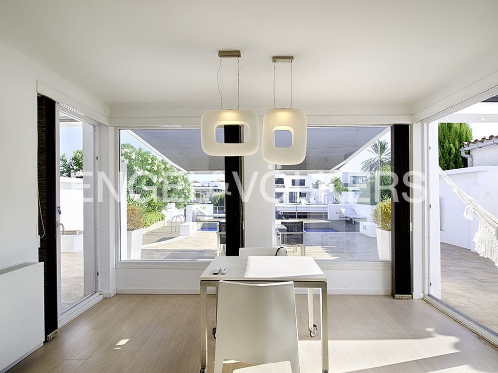 3 soveværelse Villa til salg i Empuriabrava med swimmingpool garage - € 1.150.000 (Ref: 9005758)