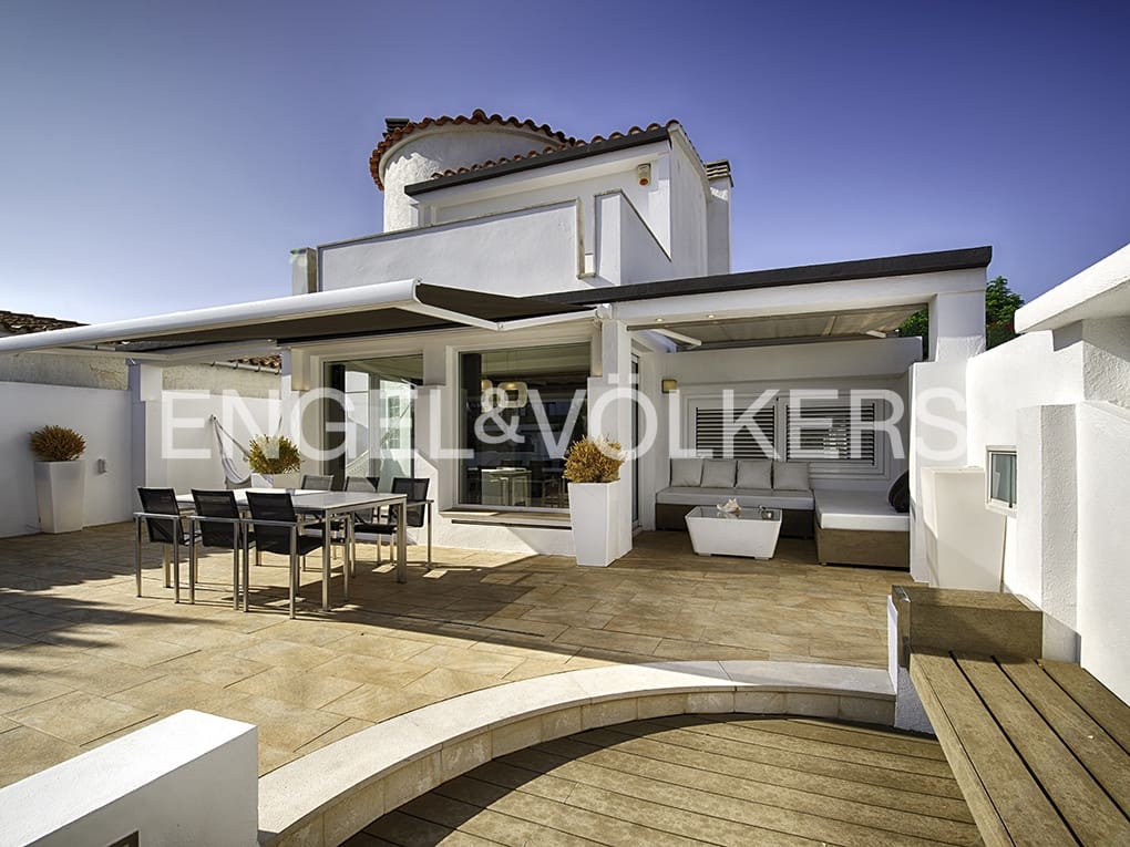 3 soveværelse Villa til salg i Empuriabrava med swimmingpool garage - € 1.150.000 (Ref: 9005758)