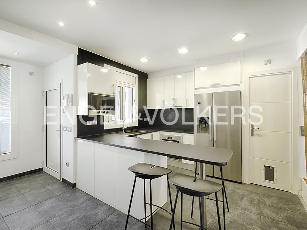 3 soveværelse Villa til salg i Empuriabrava med swimmingpool garage - € 1.150.000 (Ref: 9005758)