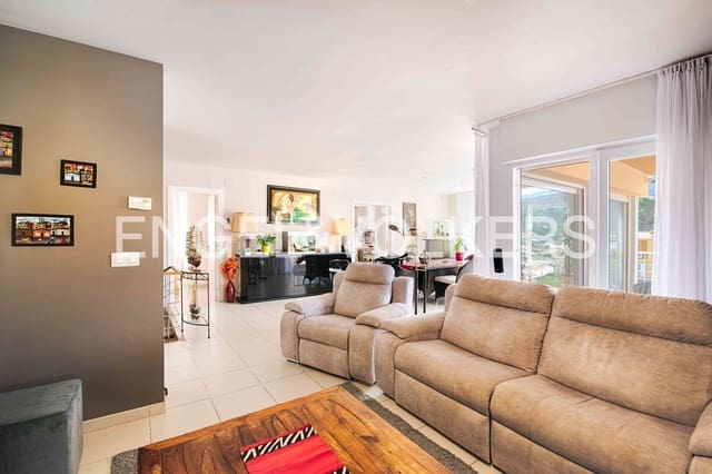 Chalet de 7 habitaciones en El Port de la Selva en venta con piscina garaje - 1.300.000 € (Ref: 9005760)