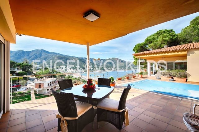 Chalet de 7 habitaciones en El Port de la Selva en venta con piscina garaje - 1.300.000 € (Ref: 9005760)