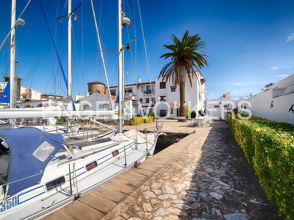 11 soveværelse Finca/Landehus til salg i Empuriabrava med garage - € 2.100.000 (Ref: 9005762)