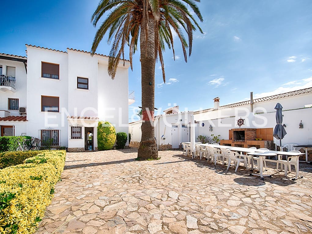 11 soveværelse Finca/Landehus til salg i Empuriabrava med garage - € 2.100.000 (Ref: 9005762)