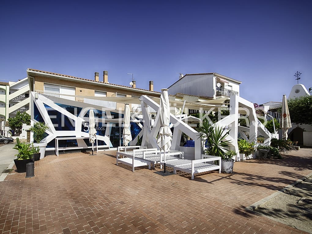 4 soveværelse Finca/Landehus til salg i Empuriabrava med garage - € 1.200.000 (Ref: 9005764)