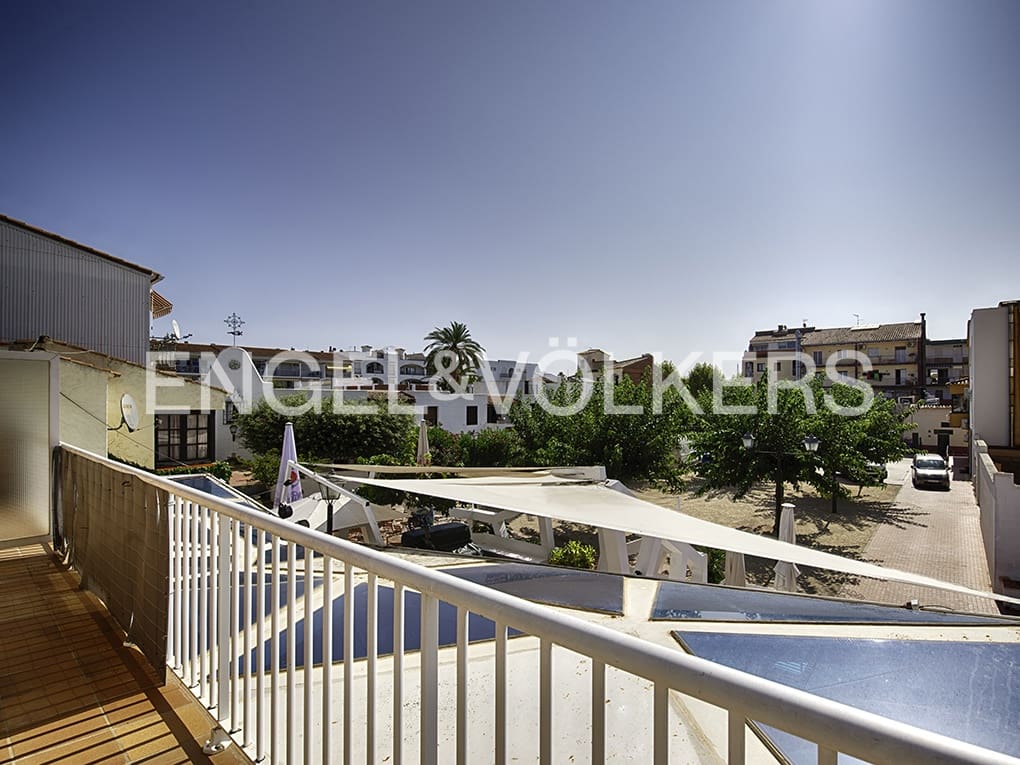4 soveværelse Finca/Landehus til salg i Empuriabrava med garage - € 1.200.000 (Ref: 9005764)