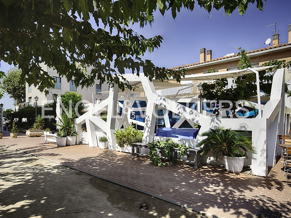 4 soveværelse Finca/Landehus til salg i Empuriabrava med garage - € 1.200.000 (Ref: 9005764)