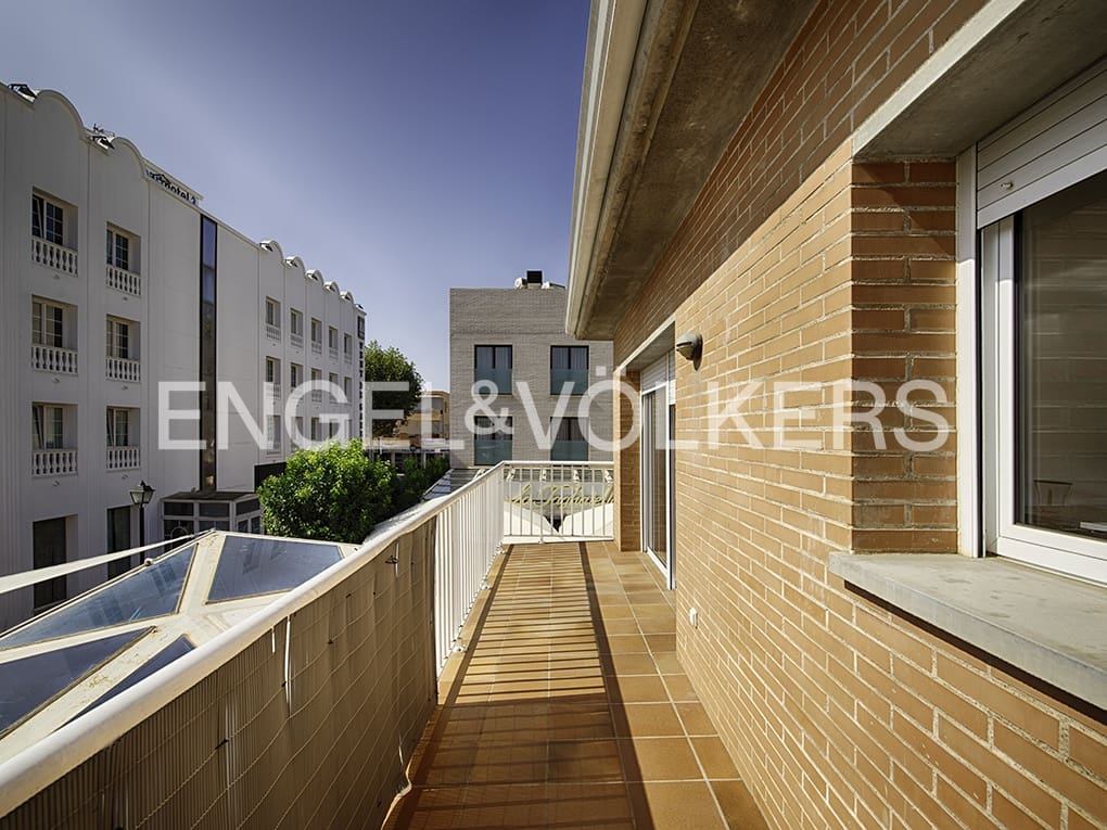 4 soveværelse Finca/Landehus til salg i Empuriabrava med garage - € 1.200.000 (Ref: 9005764)