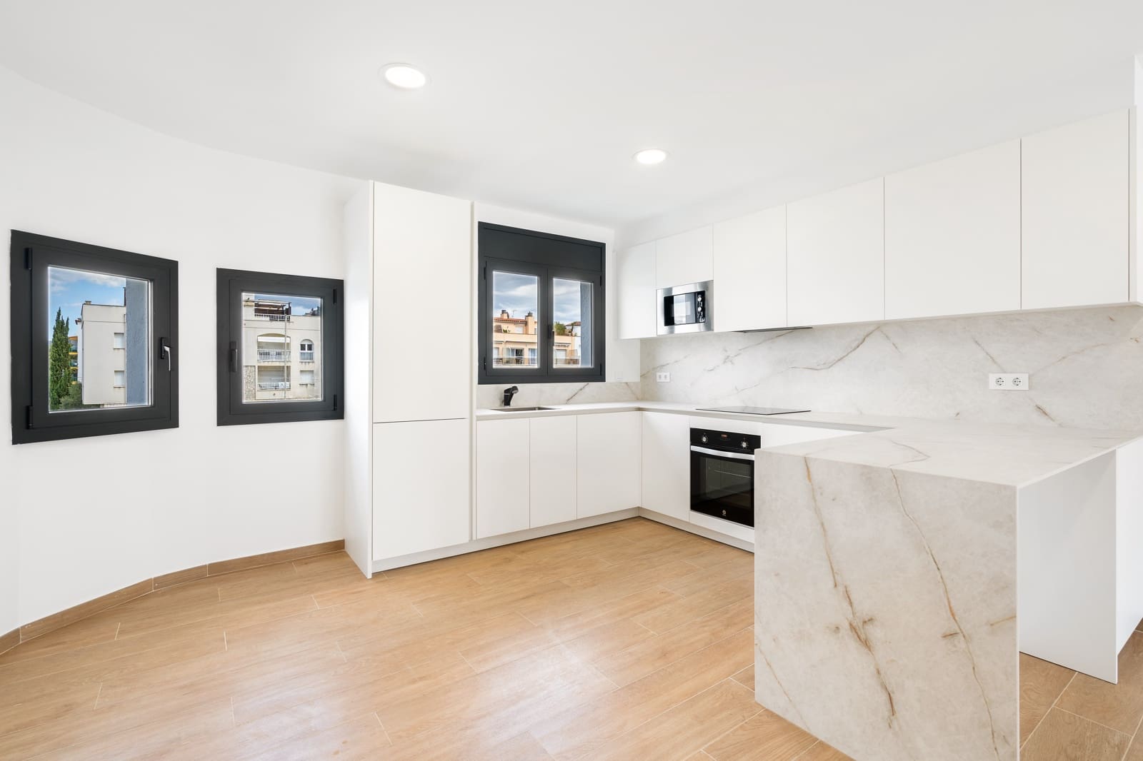 3 makuuhuone Rivitalo myytävänä paikassa Empuriabrava mukana 
autotalli - 639 000 € (Ref: 9005767)