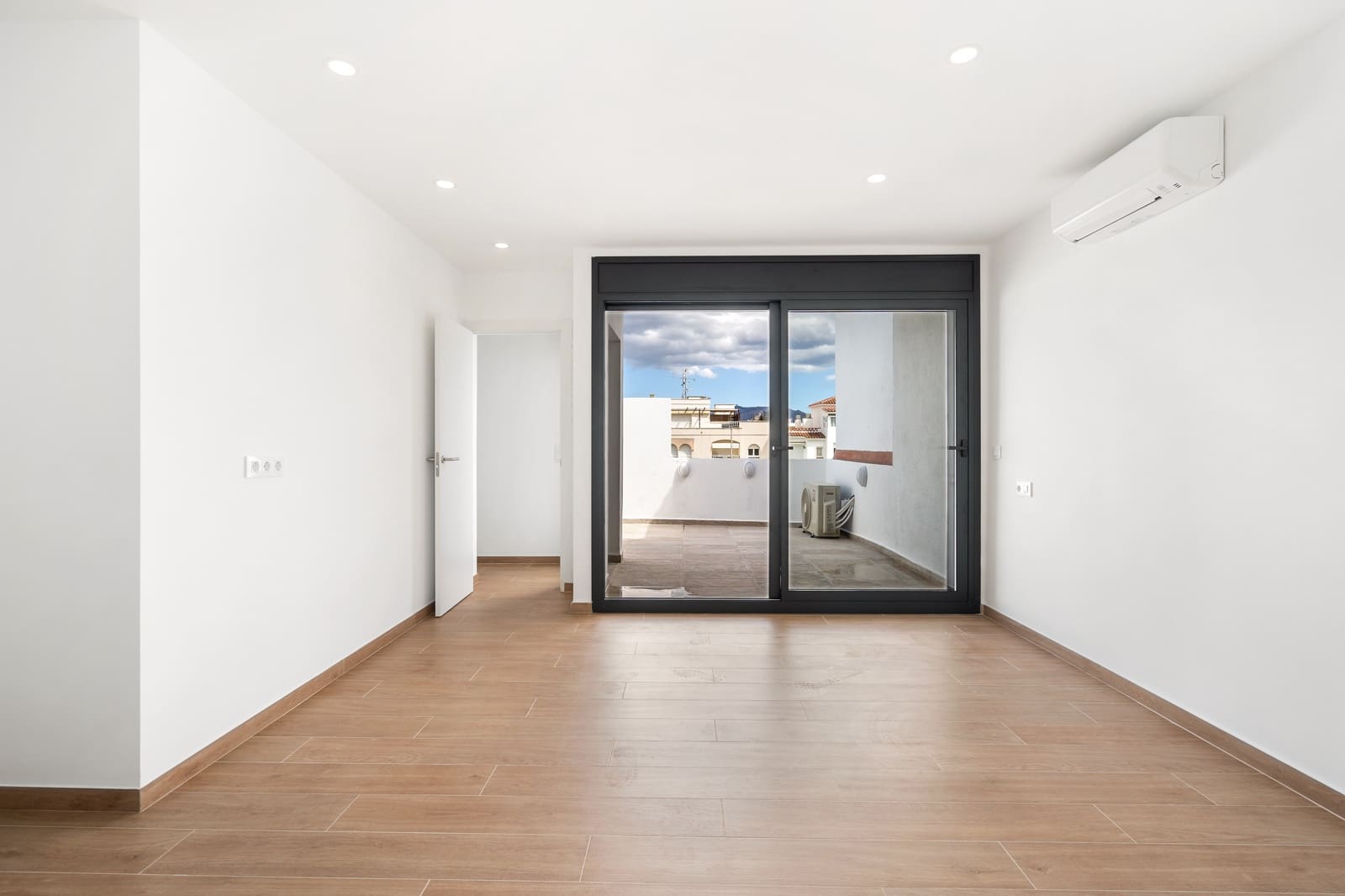 3 makuuhuone Rivitalo myytävänä paikassa Empuriabrava mukana 
autotalli - 639 000 € (Ref: 9005767)