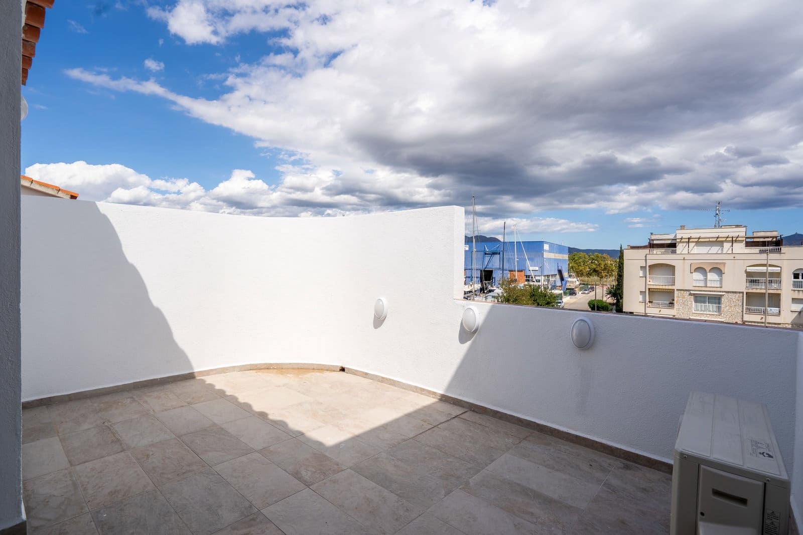 3 sovrum Radhus till salu i Empuriabrava med garage - 599 000 € (Ref: 9005767)