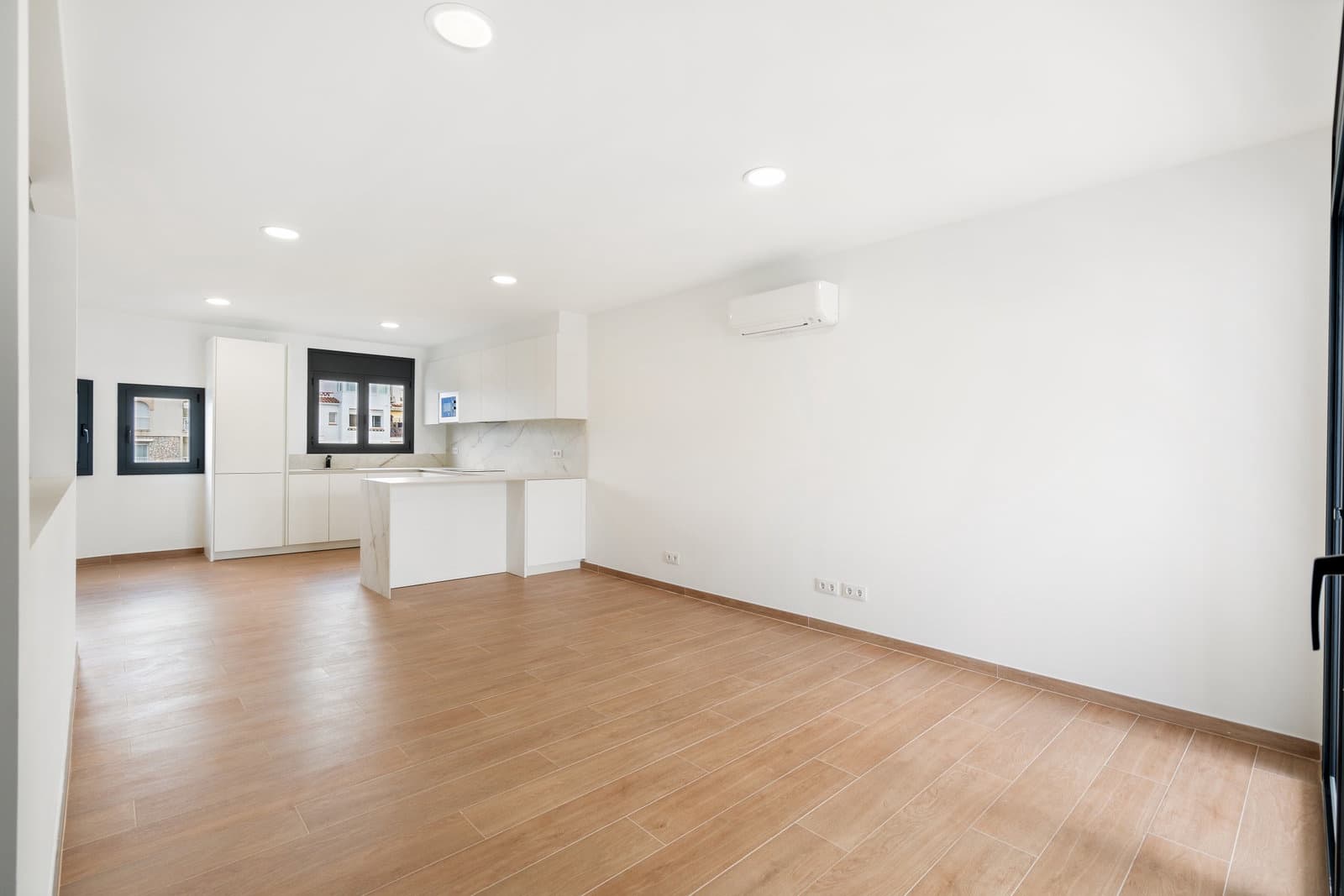 3 sovrum Radhus till salu i Empuriabrava med garage - 599 000 € (Ref: 9005767)