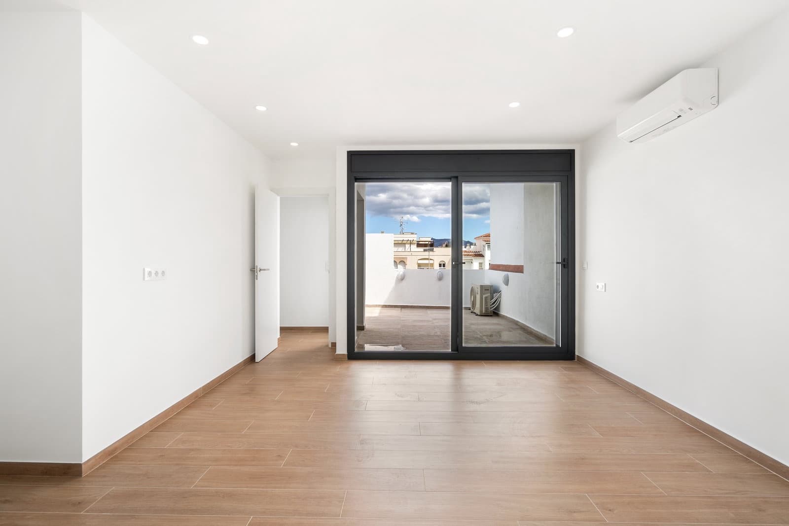 3 sovrum Radhus till salu i Empuriabrava med garage - 599 000 € (Ref: 9005767)