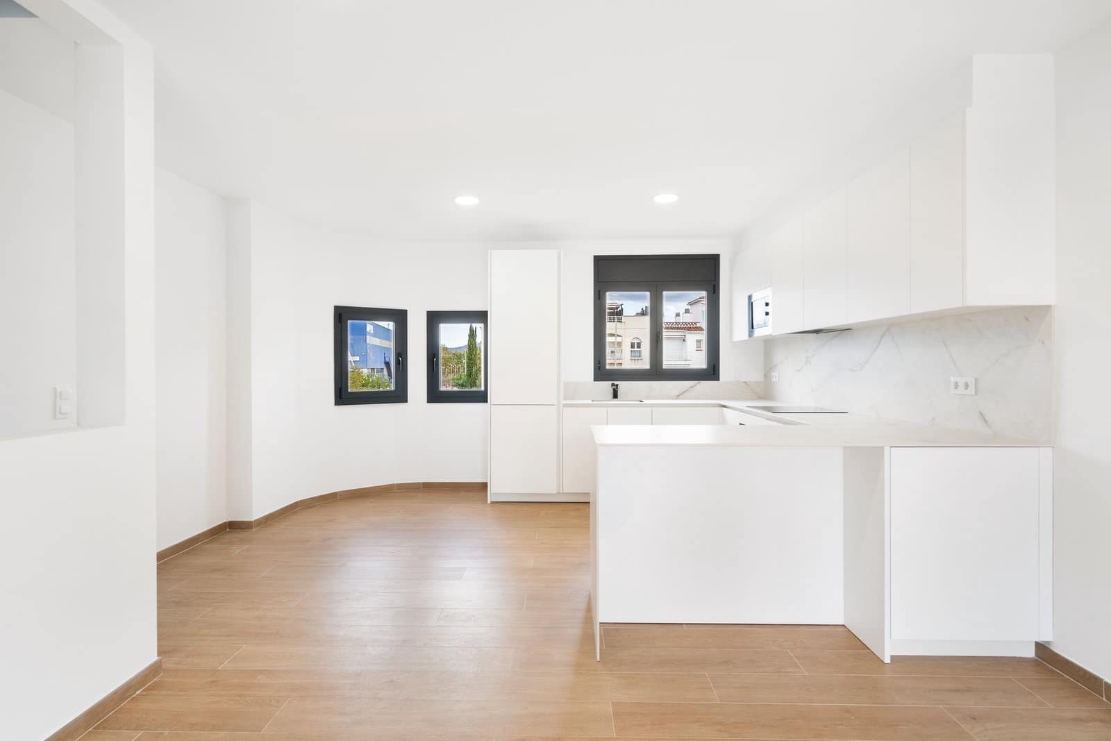 3 sovrum Radhus till salu i Empuriabrava med garage - 599 000 € (Ref: 9005767)