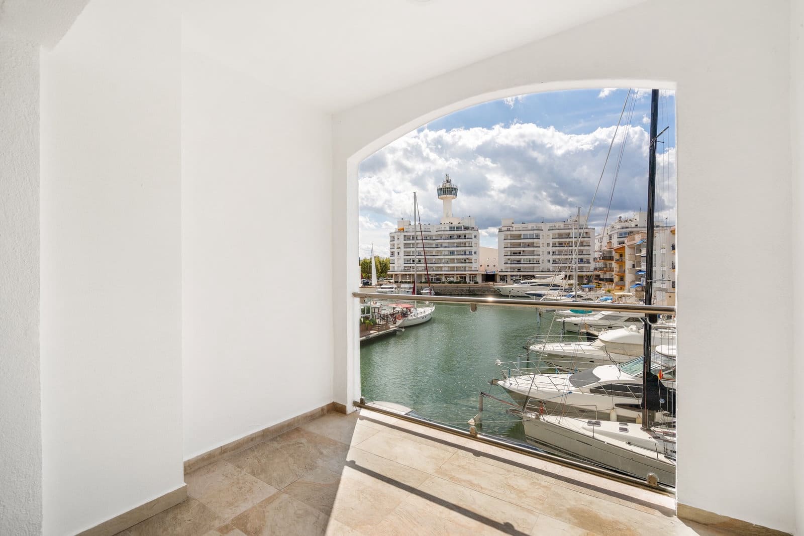 3 sovrum Radhus till salu i Empuriabrava med garage - 599 000 € (Ref: 9005767)