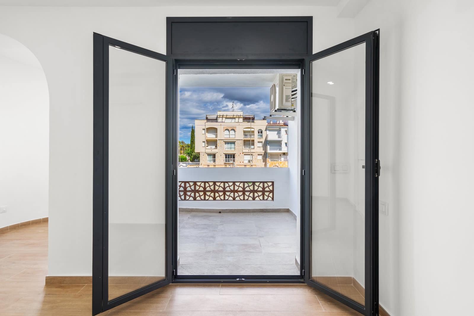 3 sovrum Radhus till salu i Empuriabrava med garage - 599 000 € (Ref: 9005767)