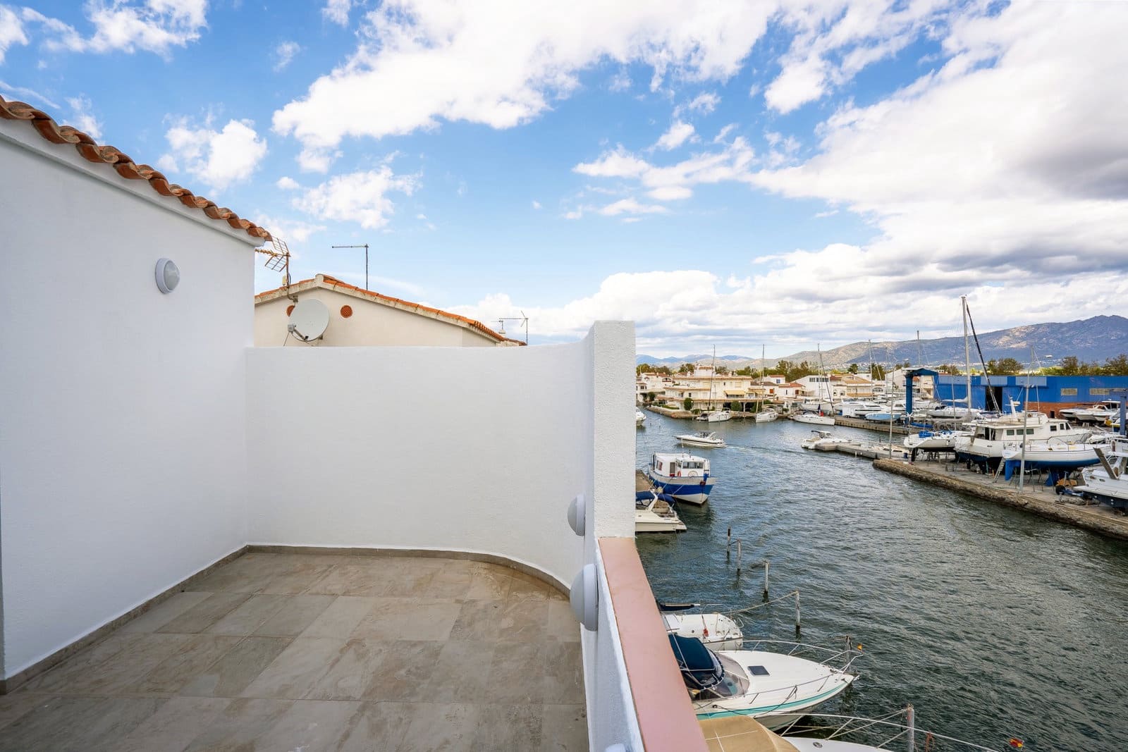 3 sovrum Radhus till salu i Empuriabrava med garage - 599 000 € (Ref: 9005767)