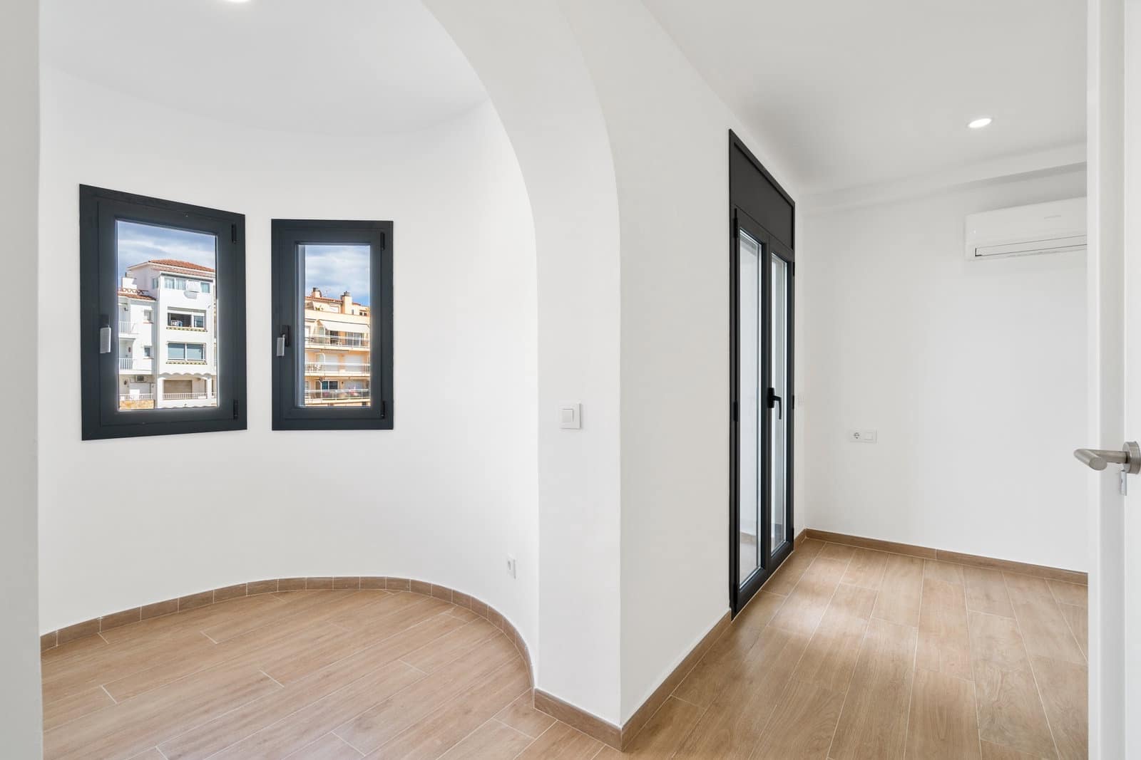 3 sovrum Radhus till salu i Empuriabrava med garage - 599 000 € (Ref: 9005767)