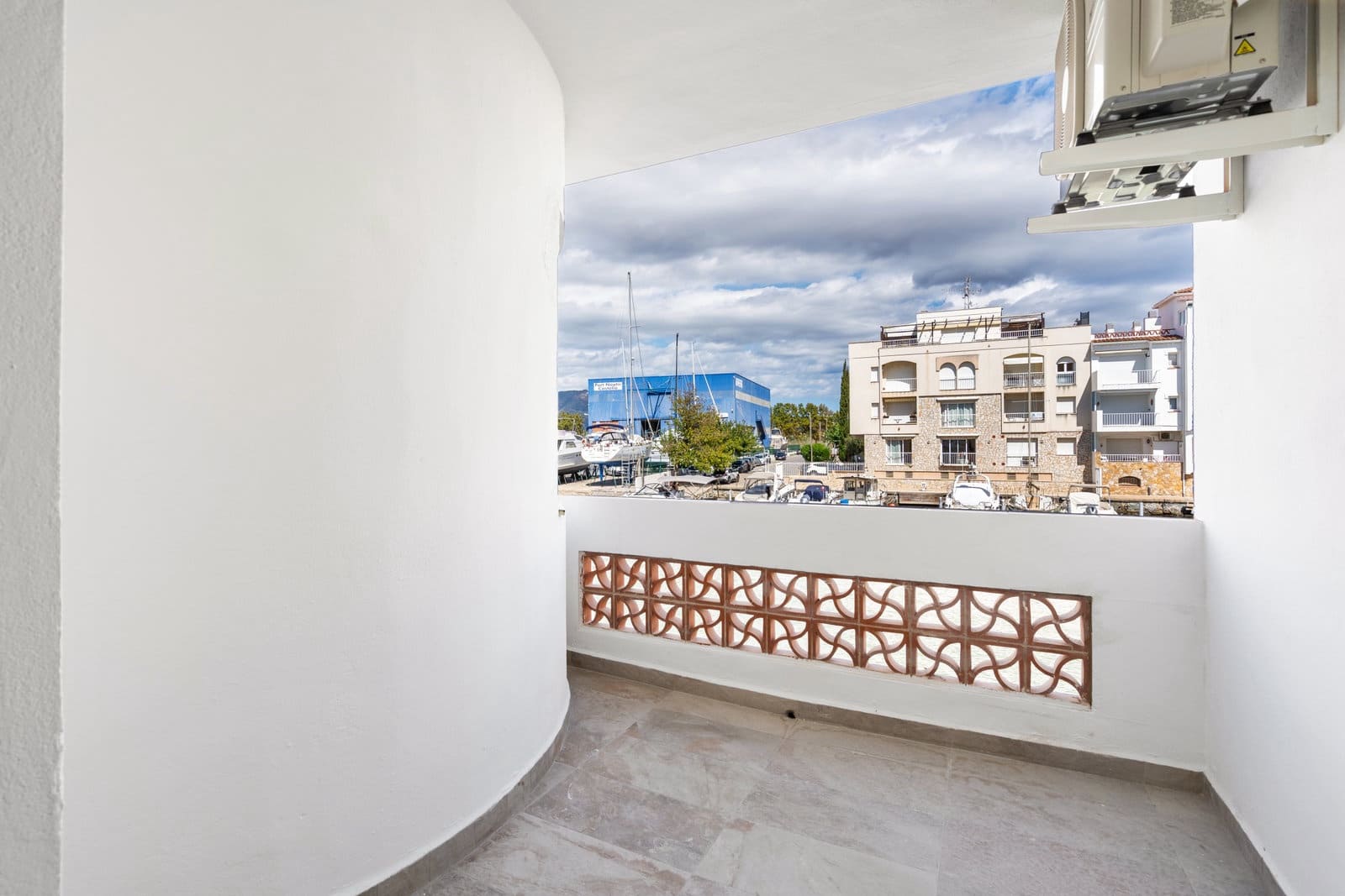 3 sovrum Radhus till salu i Empuriabrava med garage - 599 000 € (Ref: 9005767)
