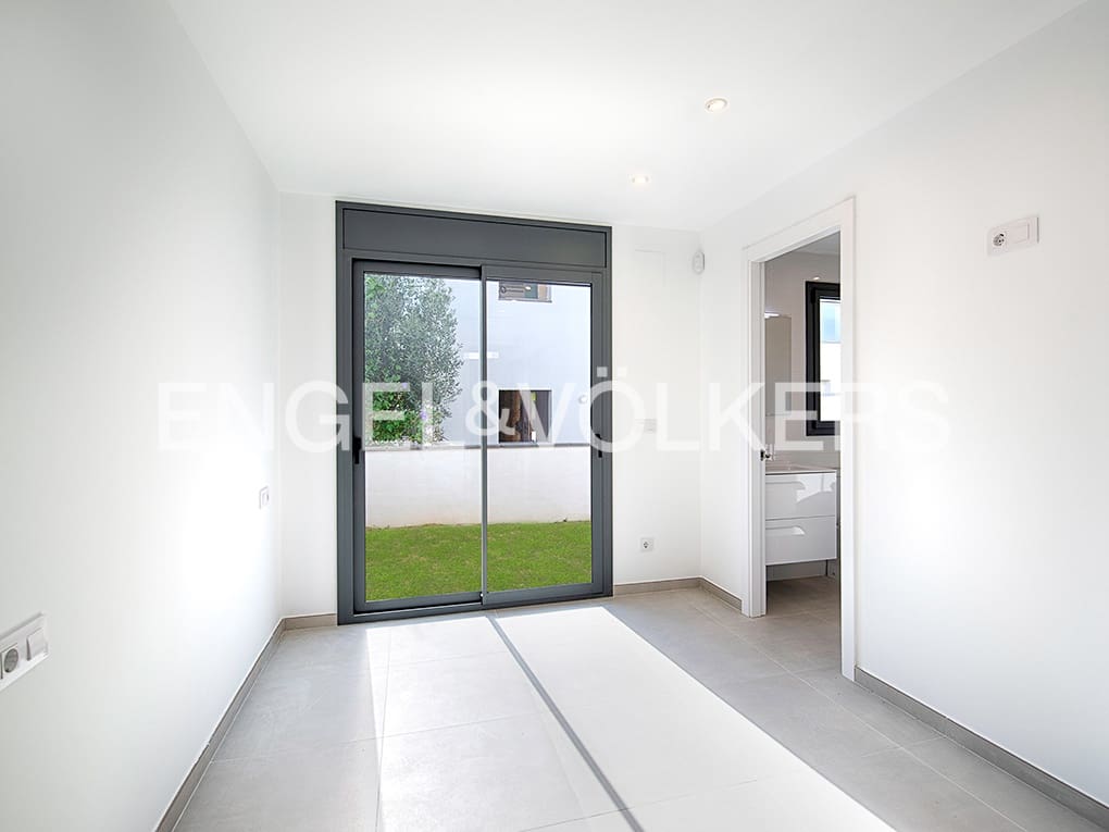 2 soveværelse Rækkehus til salg i Empuriabrava med garage - € 299.000 (Ref: 9005771)