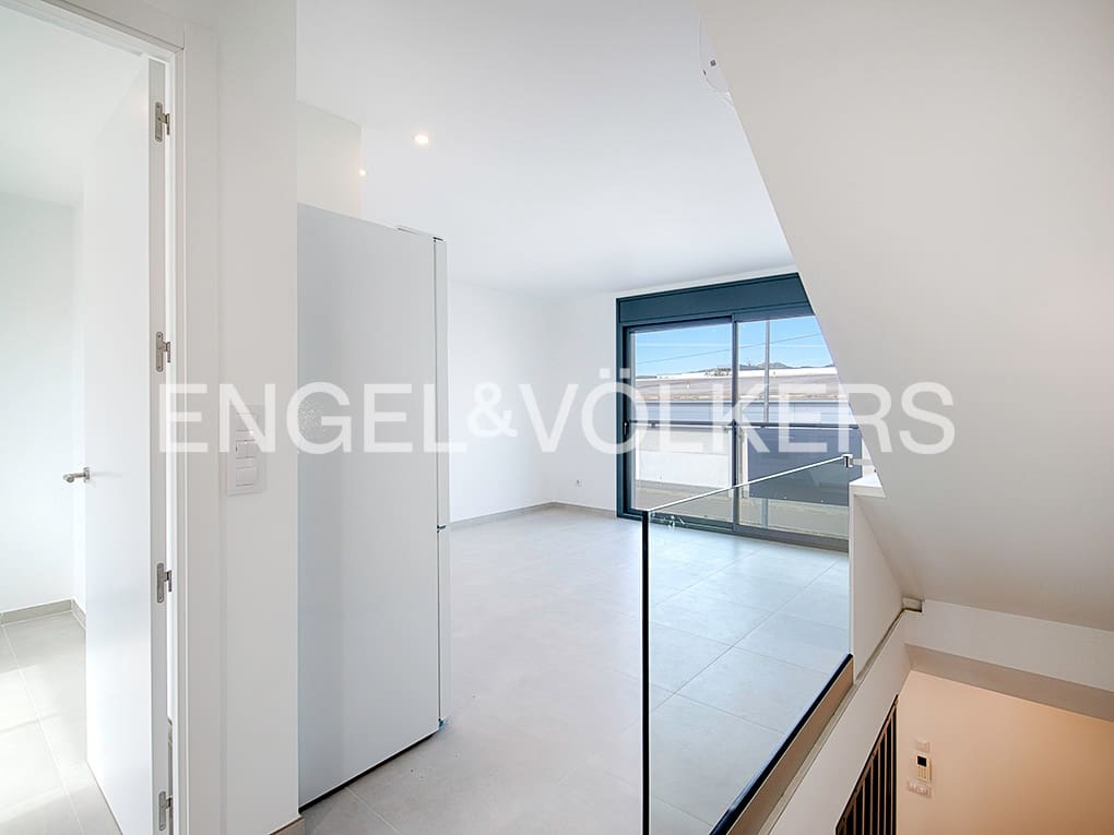 2 soveværelse Rækkehus til salg i Empuriabrava med garage - € 299.000 (Ref: 9005771)