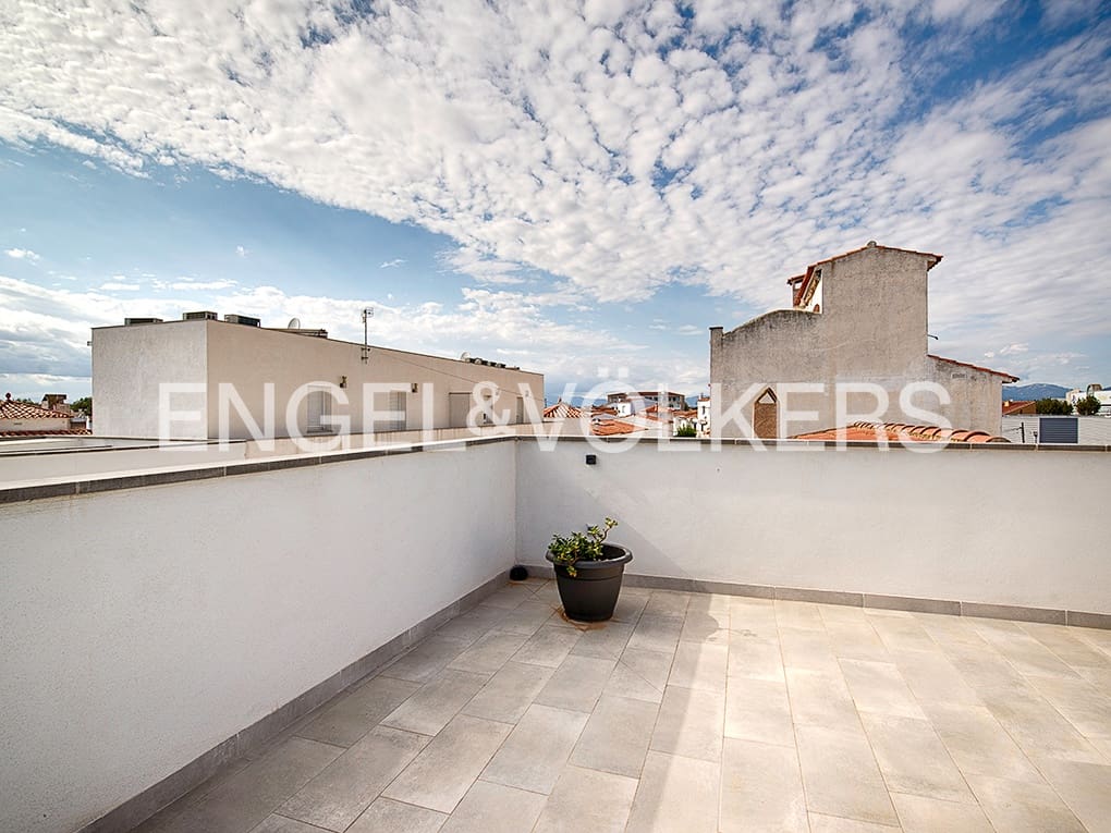 2 soveværelse Rækkehus til salg i Empuriabrava med garage - € 299.000 (Ref: 9005771)