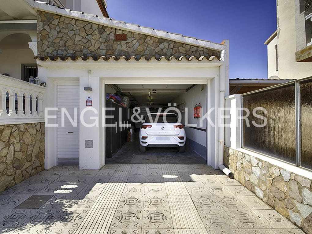 5 soveværelse Villa til salg i Empuriabrava med swimmingpool garage - € 2.250.000 (Ref: 9005774)