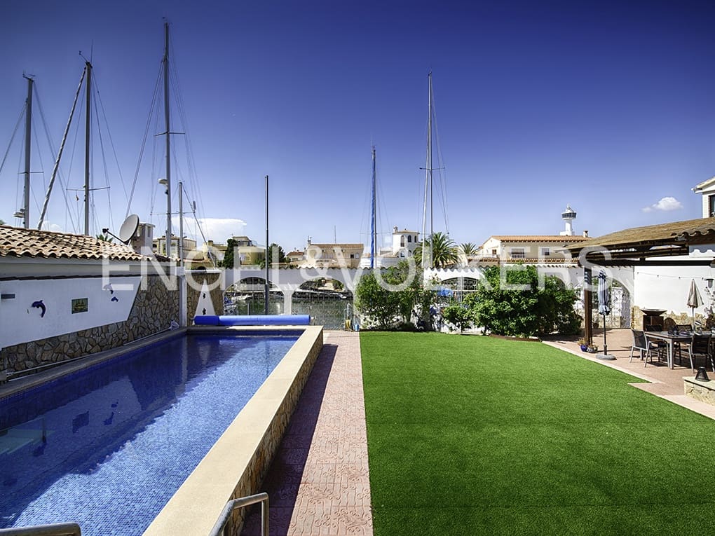 5 soveværelse Villa til salg i Empuriabrava med swimmingpool garage - € 2.250.000 (Ref: 9005774)