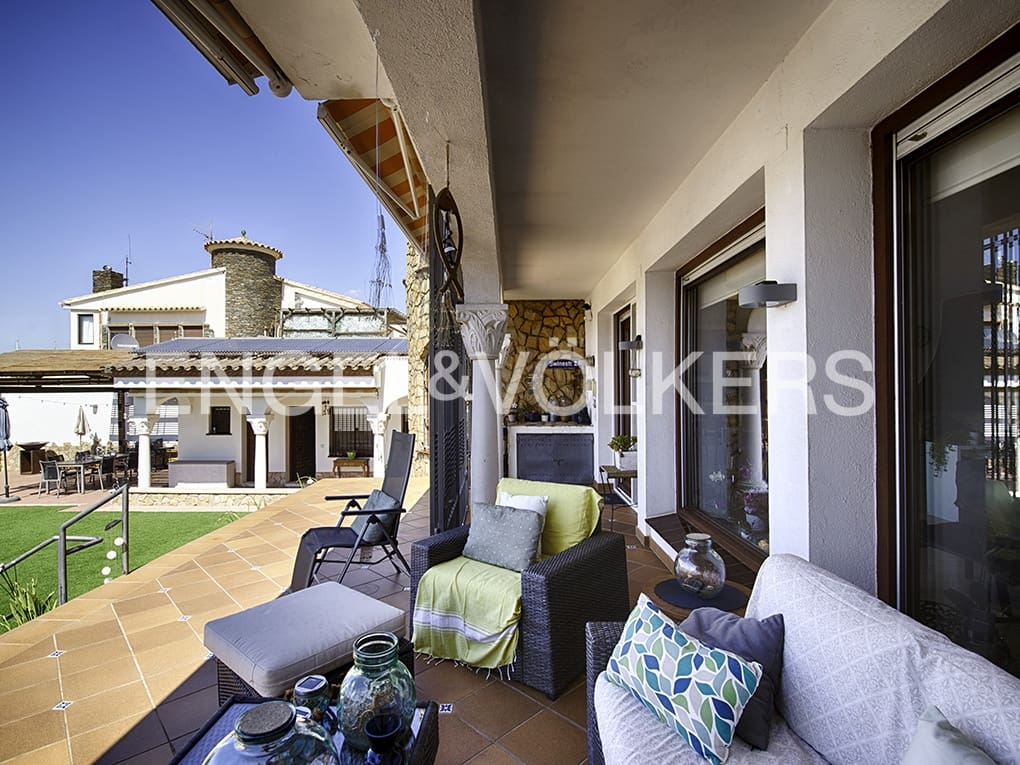 5 soveværelse Villa til salg i Empuriabrava med swimmingpool garage - € 2.250.000 (Ref: 9005774)